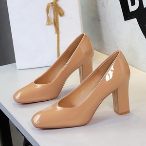 Escarpins à talon épais en cuir verni pour femme, style professionnel simple et élégant - Product Image 1
