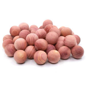 La garde-robe boule en bois <span class=keywords><strong>de</strong></span> cèdre <span class=keywords><strong>rouge</strong></span> est étanche à l'humidité et élimine les odeurs, conservant un parfum <span class=keywords><strong>de</strong></span> bois frais et naturel - Product Image 4