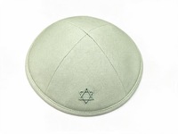 Olijfgroene linnen yarmulke met vlammotief borduurwerk, op maat bedrukt binnenkant voor Bar Mitzvah aandenken en religieuze bijeenkomsten