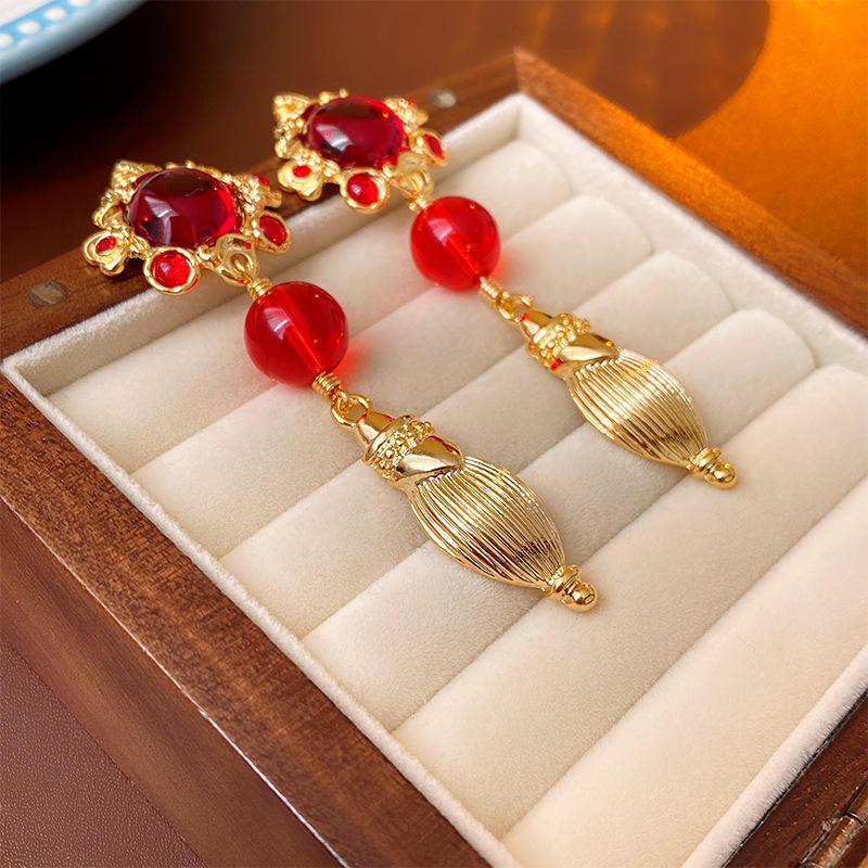 2023 New Arrival Fashion Jewelry Medieval Red Diamond Shell Earrings Retro  Palace Gold Resin Baroque Fashion Earrings Trend 2023
