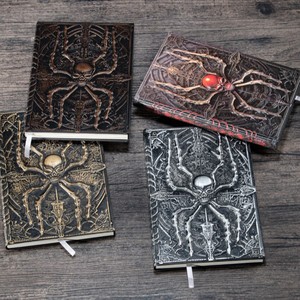 Quaderno Gotico con Rilievo Teschio e Ragno, Diario in Pelle PU Retrò con Copertina Rigida, Libro <span class=keywords><strong>di</strong></span> Scrittura Fantasy Oscura Cthulhu - Product Image 3