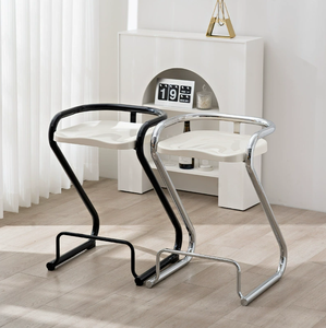 Tabouret de bar de style industriel avec dossier incurvé ergonomique, structure métallique renforcée et base antidérapante pour bars à fort trafic - Product Image 1