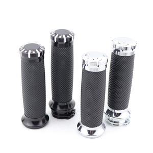 XYRacing Poignées <span class=keywords><strong>de</strong></span> <span class=keywords><strong>guidon</strong></span> universelles en alliage d'aluminium pour <span class=keywords><strong>moto</strong></span> - Noir/Chrome, diamètre 33-34 mm, robustes et durables - Product Image 1