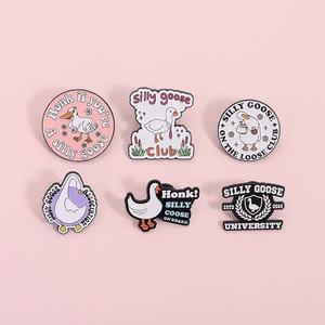 Al por mayor: Broches <span class=keywords><strong>de</strong></span> metal esmaltados con forma <span class=keywords><strong>de</strong></span> ganso divertido, <span class=keywords><strong>de</strong></span> la serie <span class=keywords><strong>de</strong></span> animales <span class=keywords><strong>de</strong></span> dibujos animados, tipo insignia, recuerdo, regalos, en buen stock - Product Image 5