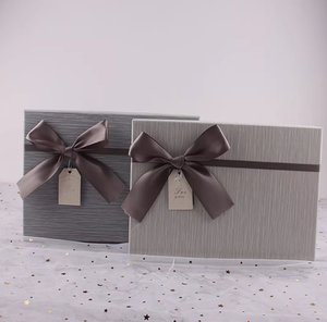 Caja de Regalo Personalizada para Productos de Cuidado de la Piel, Perfume y Lápiz Labial, Caja de Embalaje Cosmético Ecológica de Alta Gama en Gris Pálido con Kit Grande - Product Image 2
