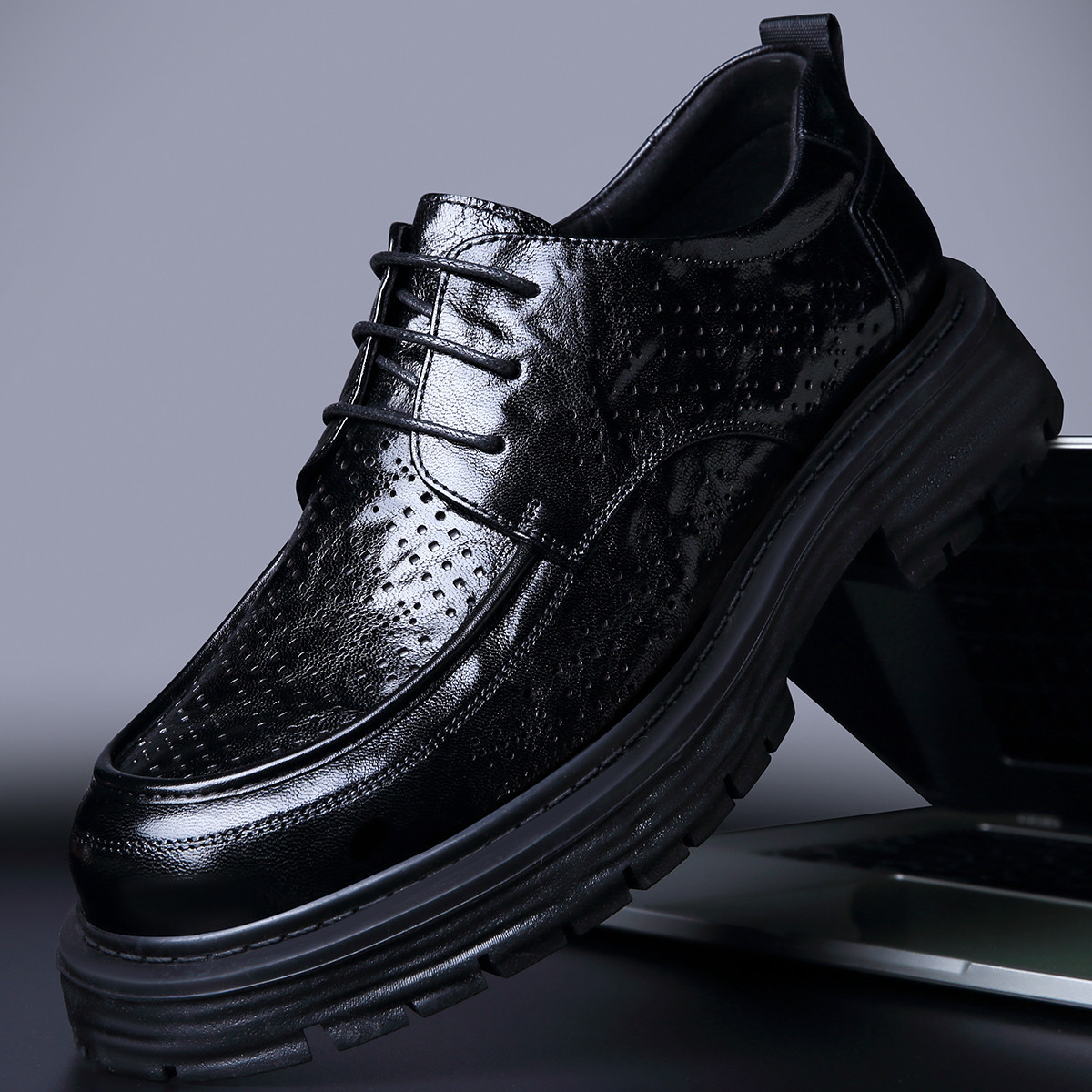 Black openwork style (top-grain sheepskin)