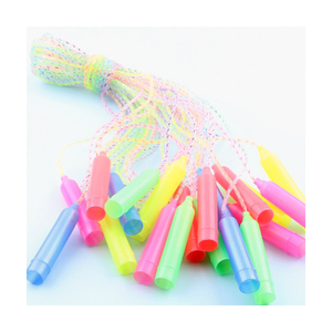<span class=keywords><strong>Corde</strong></span> <span class=keywords><strong>à</strong></span> <span class=keywords><strong>sauter</strong></span> <span class=keywords><strong>en</strong></span> <span class=keywords><strong>plastique</strong></span> colorée bon marché <span class=keywords><strong>en</strong></span> gros 2021 pour enfants, exercice <span class=keywords><strong>à</strong></span> domicile, jouet promotionnel - Product Image 6