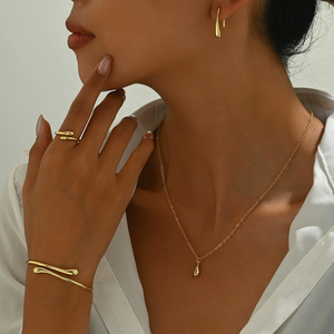 Ensemble de bijoux collier et boucles d'oreilles pour femmes, anneaux à design tombant et bracelets jonc ajustables pour la vente en gros HS-0011 - Product Image 1