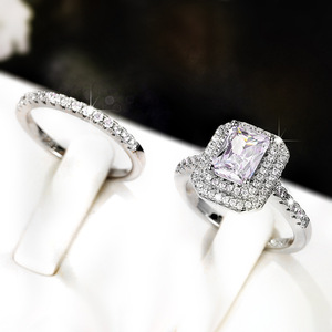 Anello da Donna con Accenti in Pietra, Elegante Gioiello da Dito alla Moda - Product Image 4