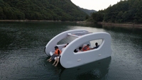 Nouveau style pour la nouvelle année. Profitez de la vie avec style! Yacht Catamaran avec moteur pour l'utilisation de l'eau Maison flottante gonflable électrique