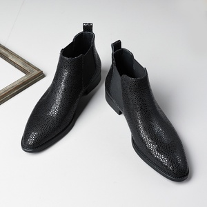 Bottes en cuir pour hommes de qualité supérieure, fabriquées en cuir de vachette tendance, artisanales avec finition laquée, bottes de travail élégantes pour l'extérieur - Product Image 3