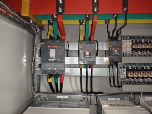 ตู้ควบคุมมอเตอร์อัตโนมัติสำหรับอุตสาหกรรม (MCC) พร้อมระบบ VFD Soft - Product Image 4