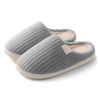 Vente en gros de pantoufles d'intérieur et d'extérieur pour couples, respirantes, chaudes, en peluche, antidérapantes, à semelle épaisse, pour l'automne et l'hiver
