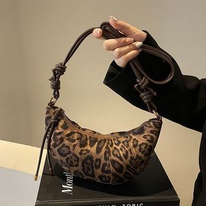 Borsa a tracolla con stampa leopardata alla moda di design di fascia 2025 di fascia alta da donna borsa a tracolla minimalista - Product Image 3