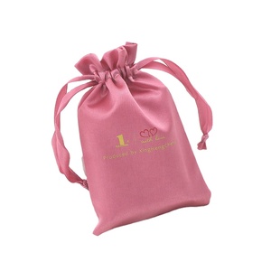 Sac en satin à cordon de serrage anti-poussière pour mèches de cheveux de différentes tailles avec logo personnalisé - Product Image 4
