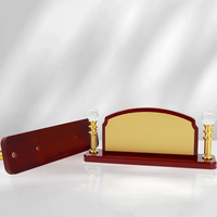 Vente en gros de supports à double boule Plaque en bois Plaque de récompense en feuille d'or rouge foncé Plaque de table cadeau de collection de haute qualité