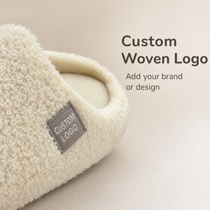 Chaussons d'hiver personnalisés en fourrure chaude, en <span class=keywords><strong>velours</strong></span> Teddy, avec semelle extérieure souple en TPR et mousse à mémoire de forme – Nouveauté 2027, Meilleures ventes - Product Image 2