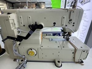 Máquina de Coser Industrial Doméstica de Alta Velocidad con 3 Agujas y 5 Hilos, Tipo Interlock, con Base Plana, Modelo 562-03-07/D, en Oferta - Product Image 4