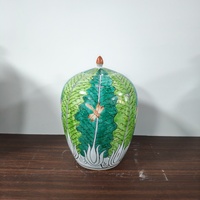 Pot en porcelaine chinoise Famille Verte, décoré à la main de choux Bok Choy et de papillons, pot à gingembre en céramique avec couvercle, ornement antique pour la maison