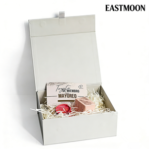 Caja de Regalo Plegable Magnética de Cartón Rígido Mate de Lujo en Beige Gris para Presentación de Joyería - Product Image 2