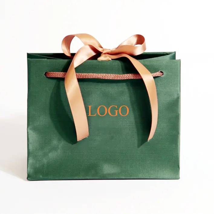 Moda şerit ilmek özel sıcak damgalama altın logosu koyu yeşil kare butik takı kağıt halat kolu ile hediye keseleri