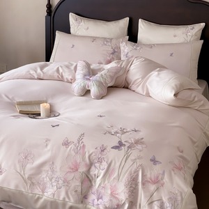 Elegante Set di Biancheria da Letto con Ricamo Floreale e Farfalle, 4 Pezzi, Copripiumino Rosa Setoso, Lenzuola Morbide e Federe per Camera da Letto Principale - Product Image 5