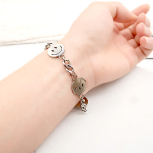 Collana con sorriso in acciaio inossidabile più semplice collana con catena geometrica irregolare placcata in argento bracciale con ciondolo moda <span class=keywords><strong>coppia</strong></span> HipHop - Product Image 4
