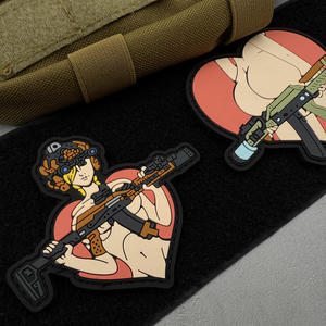 Patch en caoutchouc souple PVC tactique fille patchs amusants 3D avec crochet - Product Image 3