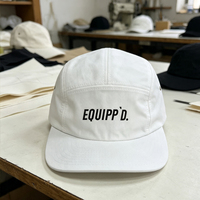 Gorra deportiva personalizada ligera para acampar de 5 paneles, logotipo en relieve de alta calidad, gorra para correr con parche tejido de nailon OEM al por mayor