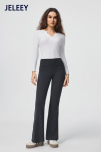 Pantalon évasé côtelé – ample, confortable et taille haute – idéal pour le sport ou les tenues décontractées. - Product Image 4