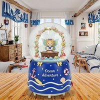 Nouveau design Mini chat boule à neige en verre résine artisanat personnalisé océan thème Base Animal Statue boule de neige décor à la maison mignon cadeau pour fille