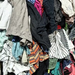 リサイクル綿ぼろ --繊維廃棄物 濃色Tシャツ-- 工業用拭き掃除用100%綿ぼろ - Product Image 4