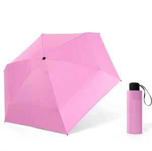 Parapluie pliable compact en polyester à 5 sections avec panneaux en pongé, design moderne, plusieurs couleurs au choix, idéal pour les voyages - Product Image 2