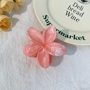 วันหยุดพักผ่อนที่ชายหาดใหม่  คลิปหนีบผมรูปดอกชบาฮาวายสวยงามสำหรับผู้หญิง - Product Image 5