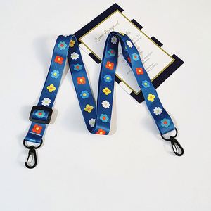 Lanière de cou promotionnelle personnalisée en polyester avec impression par sublimation et logo, détachable - Product Image 2