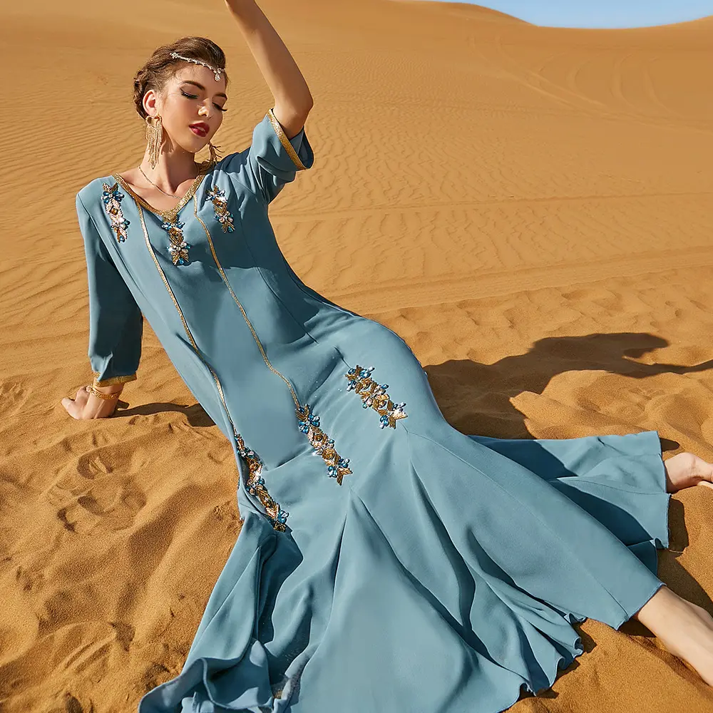 2023 nuovo vestito etnico Vintage con diamanti cuciti a mano per le donne nastro d'oro orlo arruffato Dubai caftano marocchino abito arabo