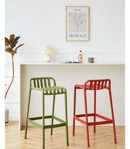 Tabouret de bar au design nordique, moderne, simple et luxueux, en plastique, empilable, pour l'intérieur et l'extérieur, qualité durable, chaises de restaurant - Product Image 1