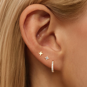 Vente en gros de boucles d'oreilles en argent sterling S925 plaqué or, ensemble de 3 pièces, design classique avec perles, étoile à huit branches et perle pour femmes - Product Image 2