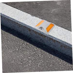 Borne de signalisation routière en aluminium avec lentille réfléchissante - Marqueur routier robuste pour la sécurité des autoroutes et des routes - Product Image 6