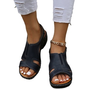 Sandales compensées à bout ouvert pour femmes européennes et américaines, grande taille, talon moyen, fermeture Velcro, semelle épaisse, couleur unie, pour activités estivales en extérieur - Product Image 6