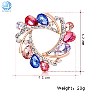 OEM/ODM Écharpe coréenne violette en strass Boucle Triangle Broches en cristal or rose Clip pour femmes Chemise Foulards Décoration - Product Image 4