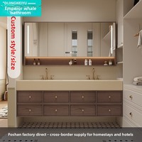 Meuble de salle de bain mural en noyer, style minimaliste moderne, avec vasque intégrée en céramique à plaque de roche fendue, sans joint, et toilettes combinées