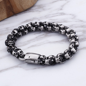 Pulseras de cadena con diseño de esqueleto punk para hombre, brazaletes de aleación en oro, plata y negro, joyería con patrón de calavera, estilo pulsera de eslabones. - Product Image 2