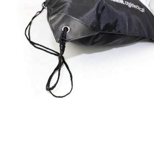 สินค้าส่งเสริมการขายพร้อมโลโก้ กระเป๋าใส่รองเท้าขนาดเล็กกันน้ำแบบกำหนดเอง กระเป๋าของขวัญไนลอน กระเป๋าโพลีเอสเตอร์แบบมีเชือกผูก - Product Image 4