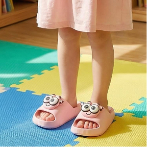 รองเท้าแตะเด็ก Yearning EVA Fashion labubu - ขายดีในห้างสรรพสินค้า ให้ความสบายแบบ "นุ่มดุจปุยเมฆ" เหมาะสำหรับใส่ลำลอง - Product Image 1