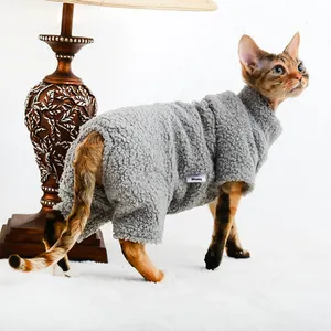 Baju bulu domba hangat musim dingin kustom pakaian hewan peliharaan bulu domba empat kaki Jumpsuit depan dan belakang dapat dibalik pakaian kucing dalam dan luar ruangan