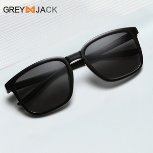 Gafas de Sol Polarizadas Grey Jack, Armazón TR90, Protección UV400, Lentes Fotocromáticas Unisex, Estilo de Conducción con Visión Nocturna - Product Image 4