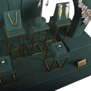 Support de présentation de bijoux de luxe permanent, ensemble de présentation de bijoux en velours vert personnalisé pour magasin de bijoux - Product Image 5
