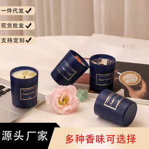 Set de regalo de velas aromáticas en vidrio: Un set de regalo sofisticado con velas aromáticas en forma de vidrio y fragancia duradera. - Product Image 3
