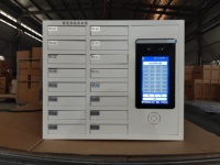 Casier de recharge intelligent pour téléphone portable avec système en libre-service pour un stockage sécurisé, casier intelligent pour téléphone